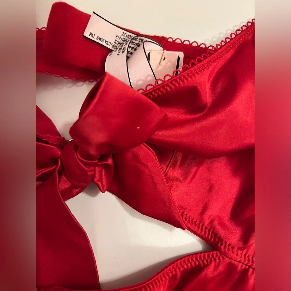 Bundle 💕Victoria's Secret 💕Red Satin Chemise with Bow Accents & Sleepshirt &🎁